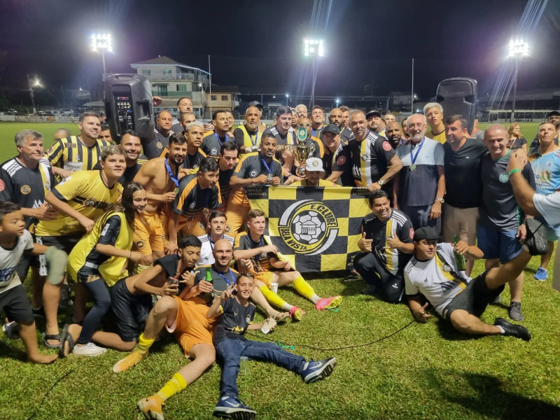 Bela Vista comemorou o t&iacute;tulo do futebol amador de S&atilde;o Jos&eacute; – Foto: Divulga&ccedil;&atilde;o/ND