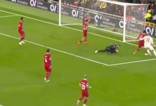 Goleiro Alisson fez defesa importante – Foto: Reprodu&ccedil;&atilde;o/ND