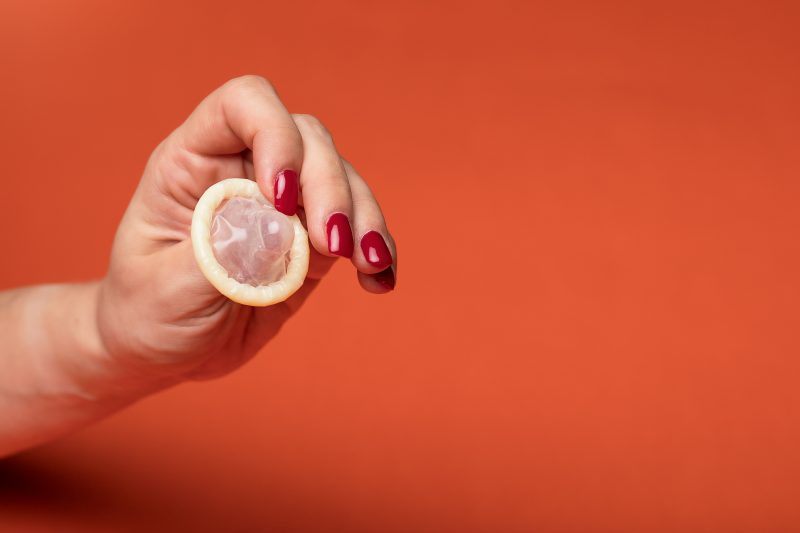 A camisinha é uma das medidas de prevenção contra o HIV – Foto: Unsplash/Divulgação/ND