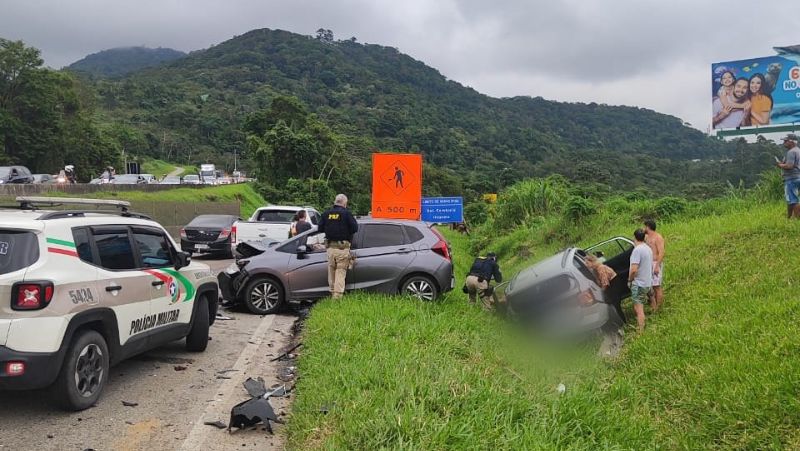 Carro furtado se envolveu em acidentes