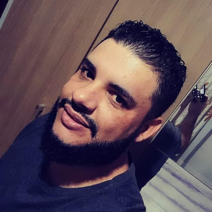 Valdenir Conrado Sautner, de 35 anos, sofreu o acidente na madrugada de terça-feira (26); nas redes sociais, amigos e familiares do homem lamentaram seu falecimento 