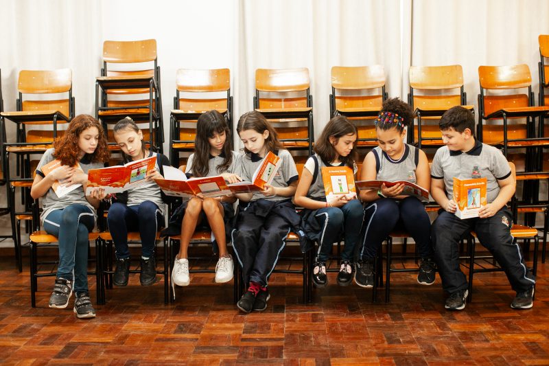 A leitura do livro foi a oportunidade de conhecer os contos e ideias dos colegas de turma, incentivando o estudo