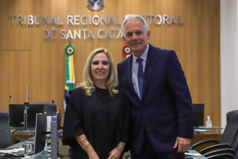 Presidente do TRE-SC, Maria do Rocio Luz Santa Ritta; e o vice desembargador Carlos Alberto Civinski. - Foto: Nicole Menegol/Divulgação/TRESC