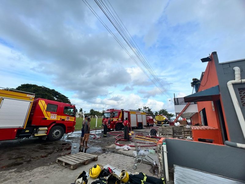 Equipes atuaram por sete horas para combater o fogo – Foto: Corpo de Bombeiros/Reprodu&ccedil;&atilde;o/ND
