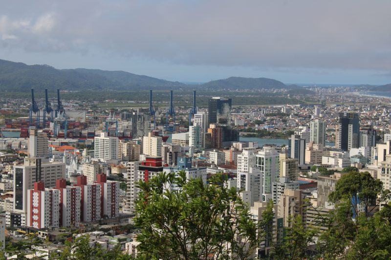 Imagem mostra cidade de Itajaí, que é o quarto metro quadrado mais caro do Brasil