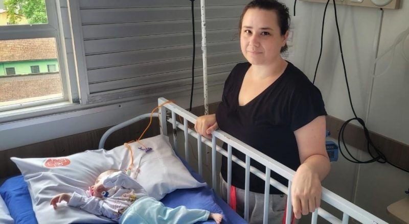 Durante a estadia no Hospital Regional Alto Vale, mãe e filha construíram uma nova família, que não só cuidou delas como também consolou em todos os momentos difíceis 