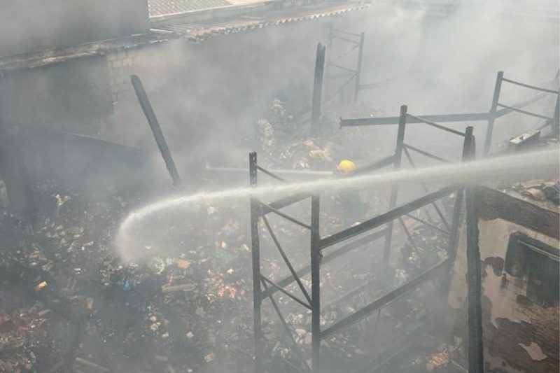 Incêndio destruiu estoque 