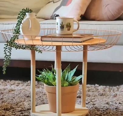Raíssa mostrou como fez uma mesa de centro com material simples - Foto: Maniadedecoração/Reprodução/ND