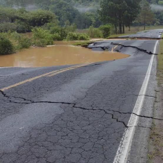 Idealizado por moradores, o aniversário contou com churrasco, fogos e até bolo; o portal ND+ entrou em contato com a Secretaria da Infraestrutura e Mobilidade, que se manifestou sobre o caso 