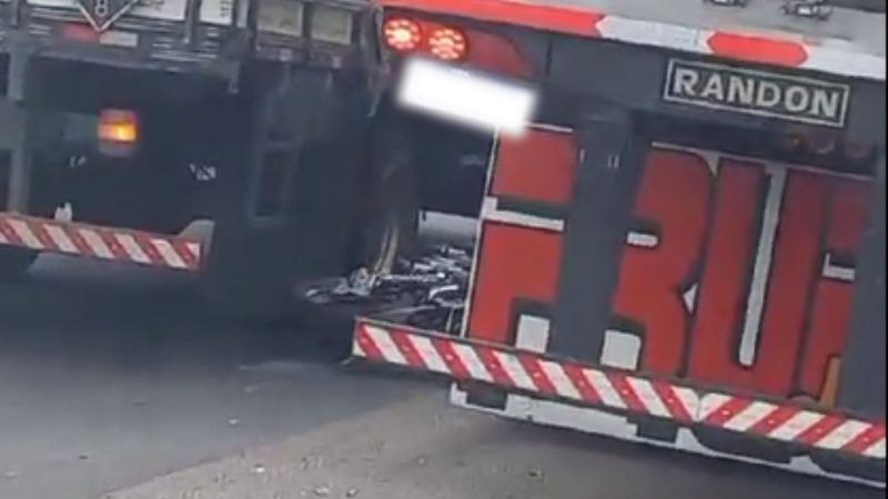 Motociclista morto durante acidente entre dois caminhões na BR-101