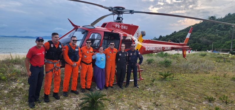 VÍDEOS: Mulher de 38 anos cai de parapente em Bombinhas e é resgatada por helicóptero