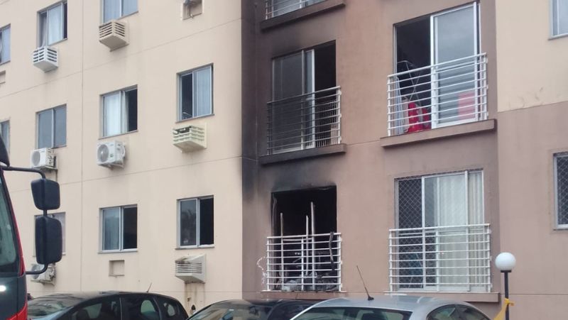 Incêndio atingiu prédio na avenida Itaipava