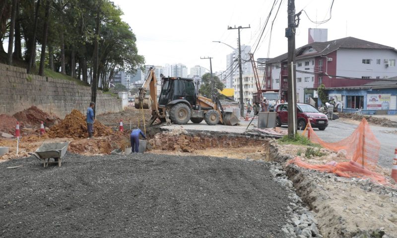 Rua Ottoker Doerffel é importante via de ligação entre bairros da cidade