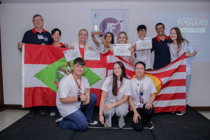 Alunos de Blumenau conquistam primeiro e segundo lugar, juntamente com a menção honrosa na Olimpíada Brasileira de Astronomia e Astronáutica