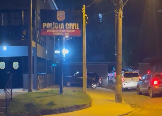 The civilian police operation was carried out in the cities of Blumenau, Itajaí, Balneario Camboriu and Itapema.