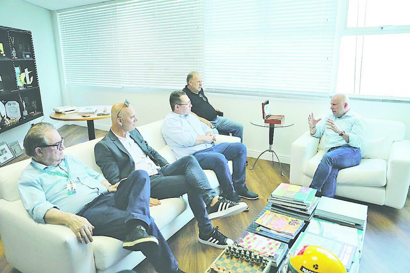 The Mayor of Palosa, Eduardo Freccia (Podemos), was received by the President of Grupo ND, Marcello Correa Petrelli, and the directors of the company.