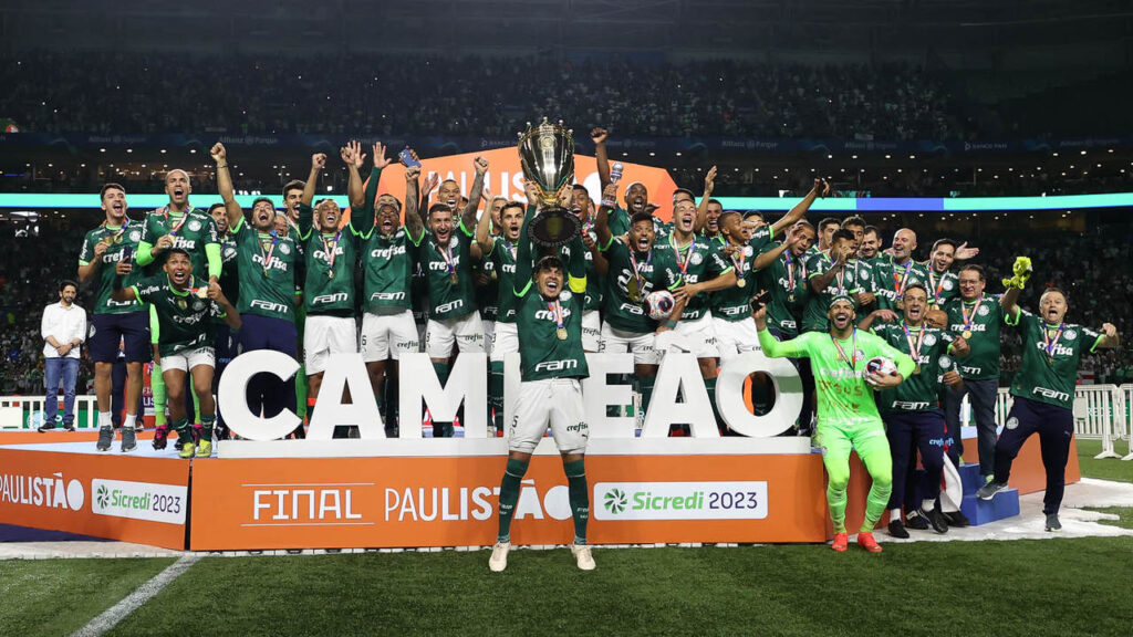 Torcedores enviam Palmeiras ao Mundial com festa e clima de