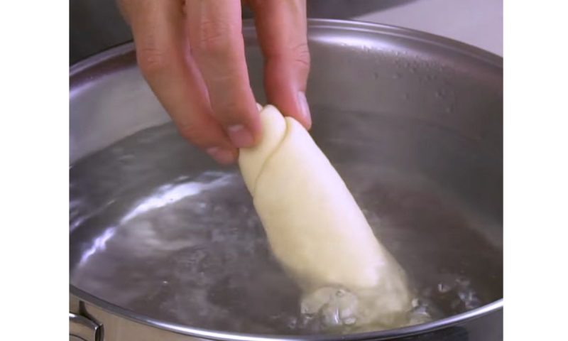 Antes de levar ao forno, cozinhar a massa. Isso mesmo! – Foto: Reprodu&ccedil;&atilde;o