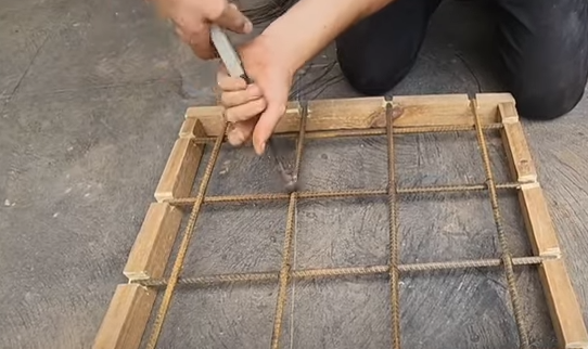 Pedreiro mostra 6 invenções diferentes em vídeo