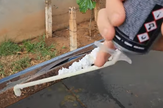 Pedreiro usa espuma em nova dica 