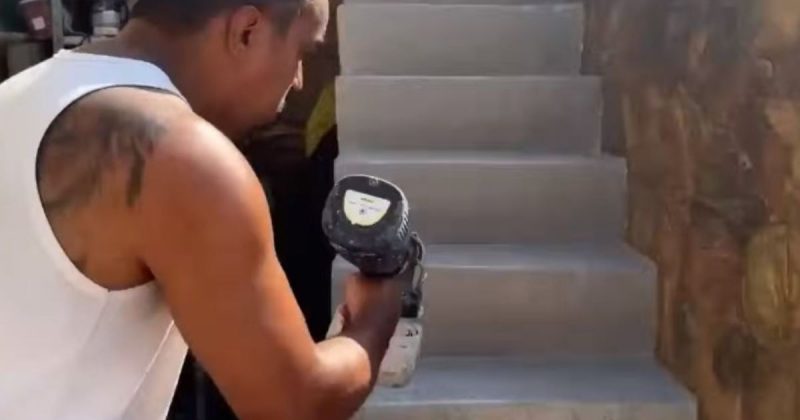 Pedreiro cria efeito granito e transforma visual de escada – Foto: Reprodu&ccedil;&atilde;o/YouTube/ND