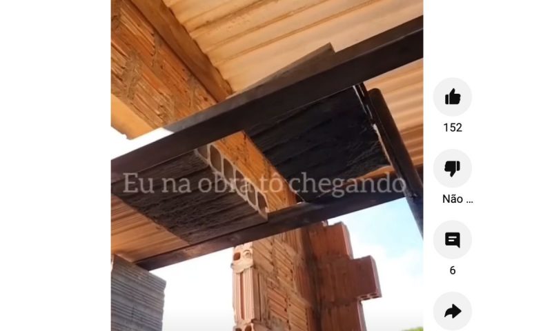 Tijolo encaixado na laje com a ferramenta m&aacute;gica – Foto: Reprodu&ccedil;&atilde;o