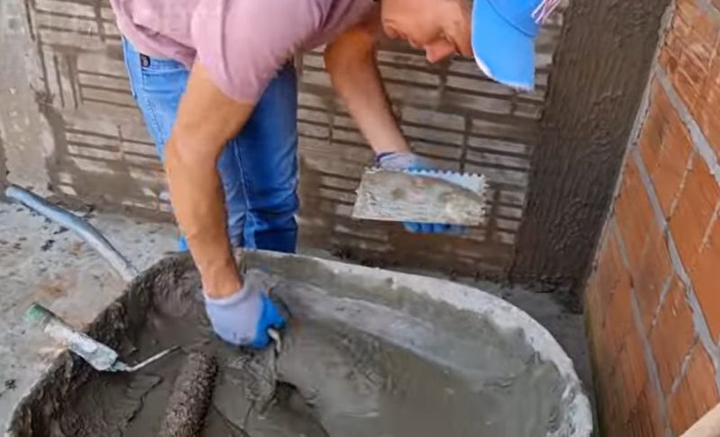 Com mistura de impermeabilização, pedreiro mostra como dar um 'capricho adicional' ao seu reboco barato e eficaz - Foto: Redes Sociais/Divulgação/ND