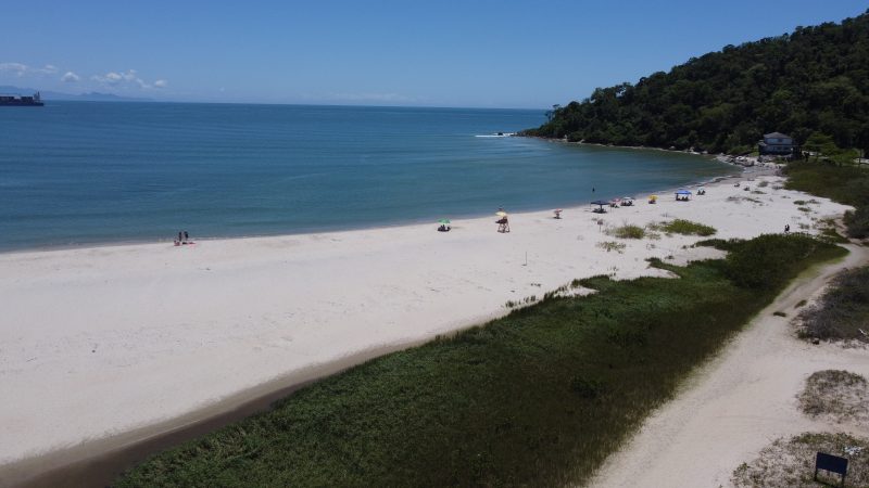 Praia do Forte – Foto: Prefeitura de S&atilde;o Francisco do Sul/Divulga&ccedil;&atilde;o