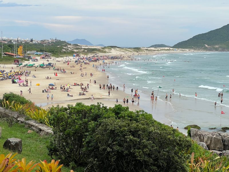 Faixa de areia tem regras nas praias de Florian&oacute;polis – Foto: Moacir Pereira