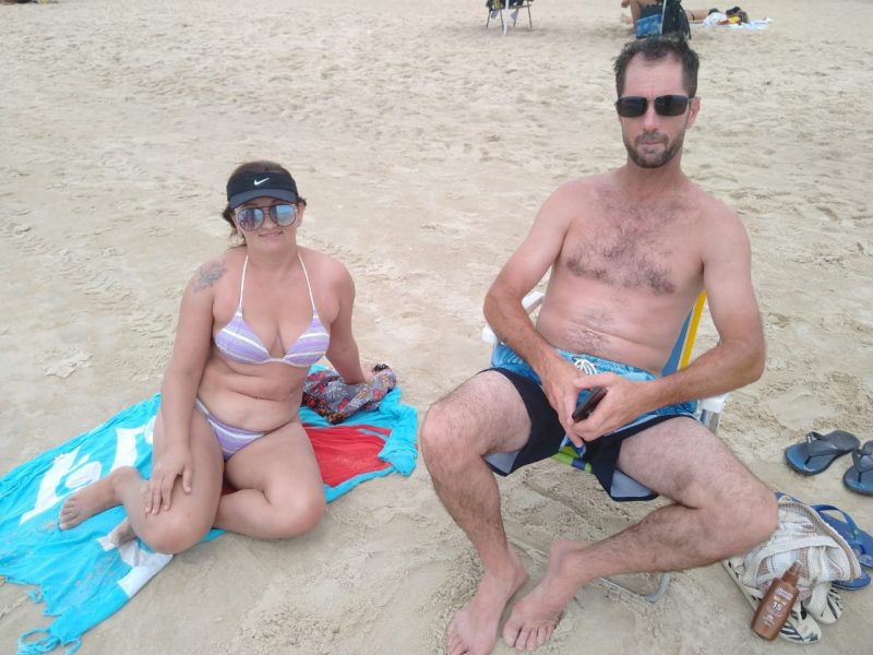 Rudinei e Ivanice conheceram outras praias, mas preferem o Campeche – Foto: Nicolas Hor&aacute;cio/ND