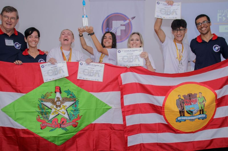 Equipe que levou o primeiro lugar na categoria Jornada de Foguetes da Olimpíada Brasileira de Astronomia e Astronáutica