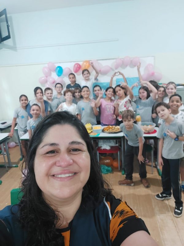 Rafaella Zimmermann Sothe, de 42 anos, resolveu contar com a presença e apoio dos alunos em um dos momentos mais marcantes da luta contra o câncer de mama