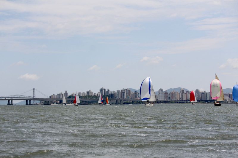 Cerca de 300 velejadores participarão da 55ª Regata Volta à Ilha Troféu Floripa 350 NDTV -