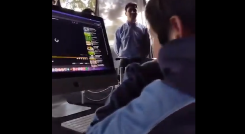 Menino emociona a web a ver gols de Messi 'pela primeira vez'