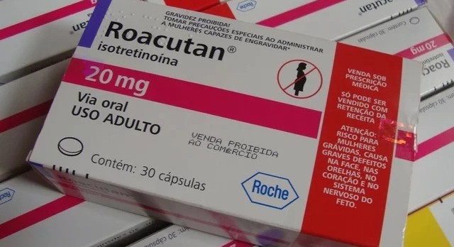 The instructions for Roaccutane indicate that you cannot become pregnant. 
