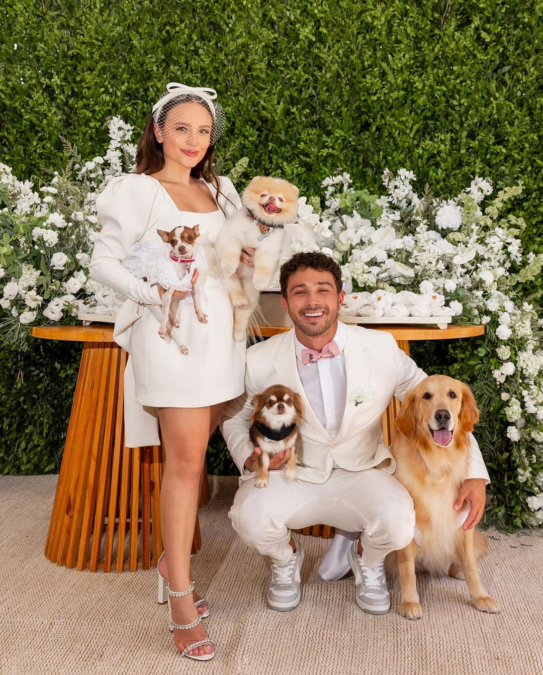 Sem os pais, cachorros de Larissa Manoela marcam presença em festa de casamento