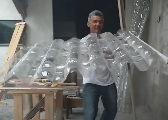 Homem mostra como dizer adeus às telhas comuns