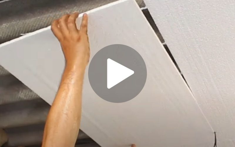 Usando somente pe&ccedil;as de isopor, voc&ecirc; pode fazer um teto ‘chique’ na sua casa. – Foto: Reprodu&ccedil;&atilde;o/SOS na Constru&ccedil;&atilde;o/YouTube