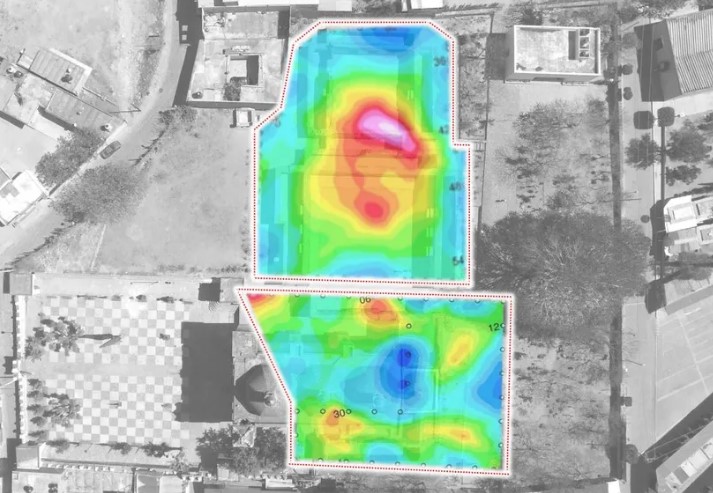 Foto mostra tomografia sísmica com áreas em azul que podem indicar câmaras subterrâneas 