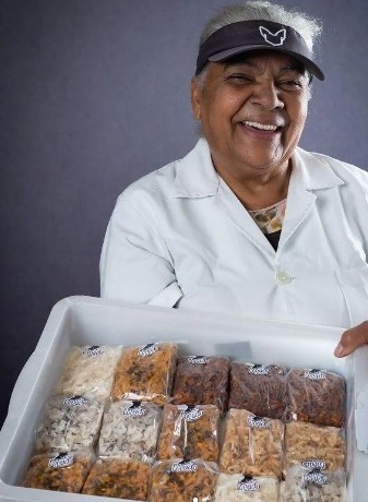 Foto de Dona Tereza Maria da Silva, a Tia da Cocada de Balneário Camboriú