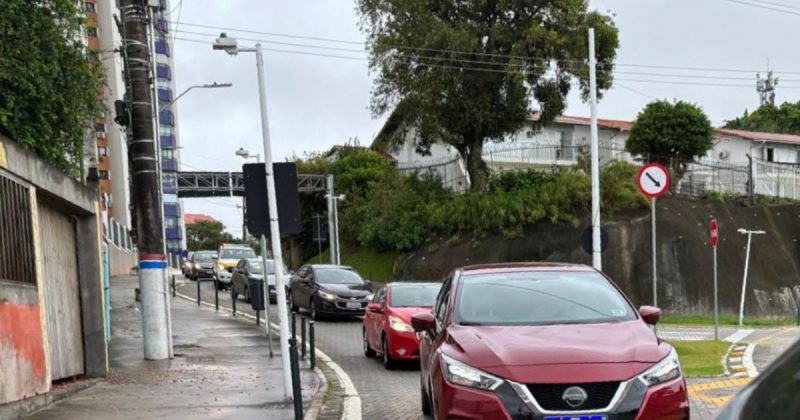 Foto da fila na entrada de Florianópolis 