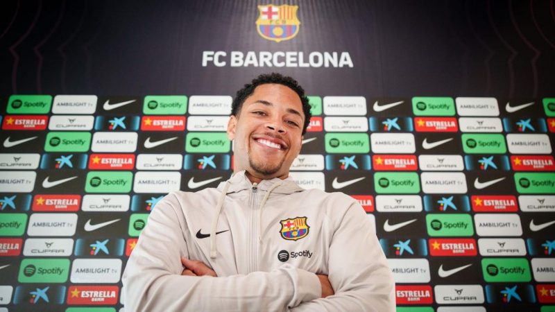Vitor Roque teve poucos jogos pelo Barcelona