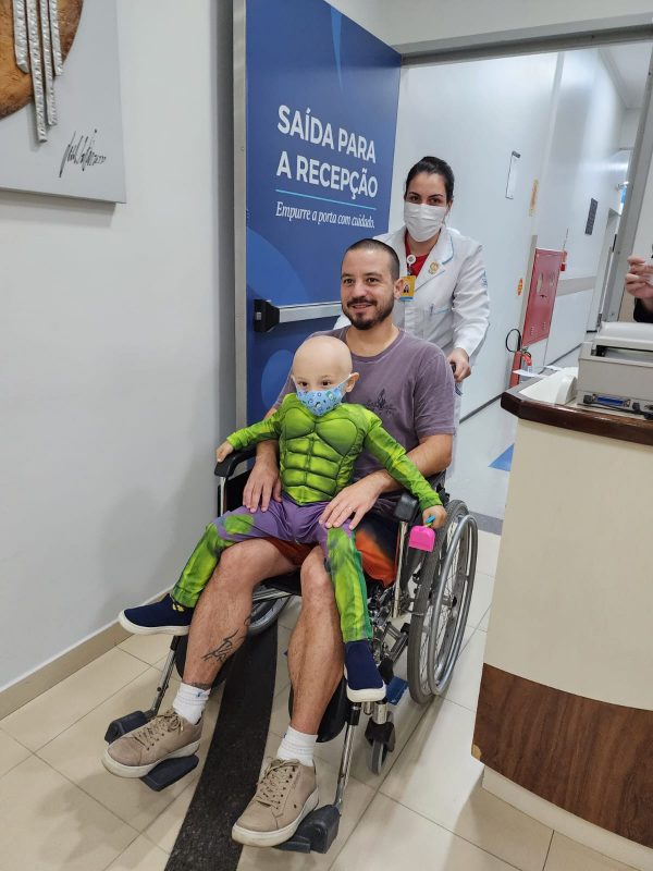 Tutu saia do HSC sempre com trajes heroicos – Foto: Acervo pessoal/Divulga&ccedil;&atilde;o