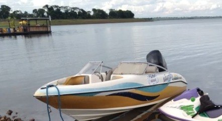 Lancha envolvida no acidente