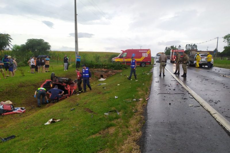 Fiat Palio capotou ap&oacute;s o acidente – Foto: Biluka/JMais
