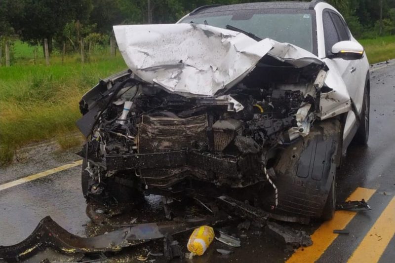 Parte frontal do ve&iacute;culo Hyundai Tucson ficou destru&iacute;da – Foto: Biluka/JMais