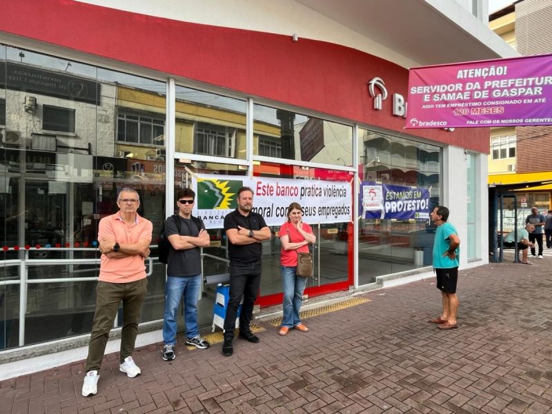Sindicato fecha ag&ecirc;ncia banc&aacute;ria ap&oacute;s den&uacute;ncias de ass&eacute;dio moral em Gaspar&nbsp; – Foto: Sindicato dos Banc&aacute;rios de Blumenau e Regi&atilde;o/Reprodu&ccedil;&atilde;o/ND