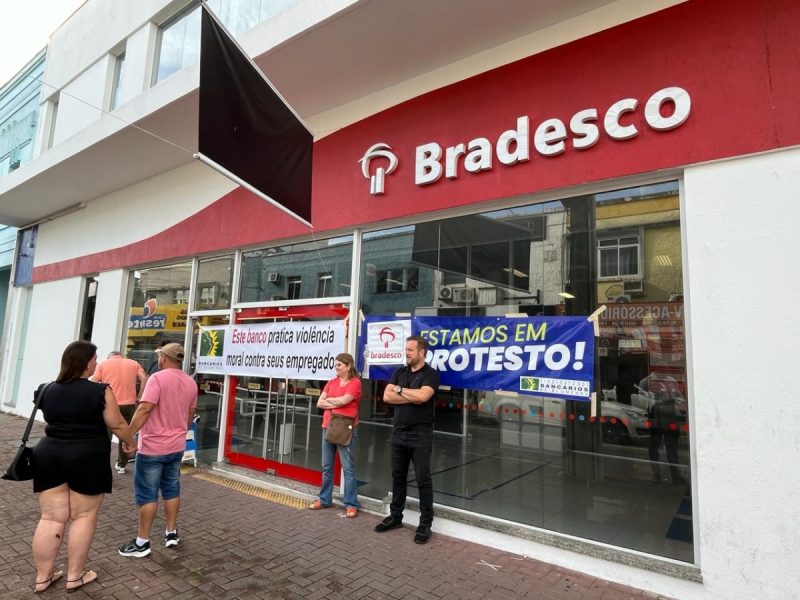Sindicato afirma ter recebido den&uacute;ncias an&ocirc;nimas sobre o ass&eacute;dio no local – Foto: Sindicato dos Banc&aacute;rios de Blumenau e Regi&atilde;o/Reprodu&ccedil;&atilde;o/ND