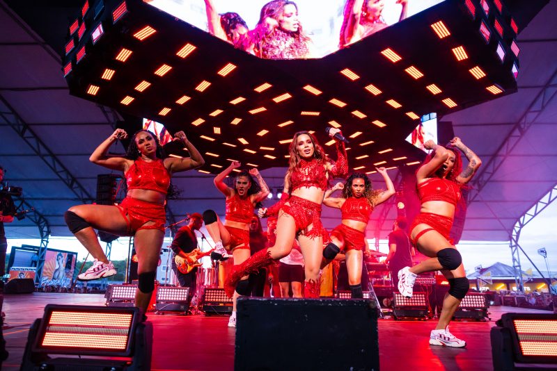 Anitta se apresentou em São José, na Grande Florianópolis, com a turnê Ensaios da Anitta