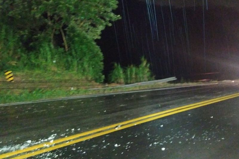 Local de onde o caminh&atilde;o caiu – Foto: PRF/Divulga&ccedil;&atilde;o